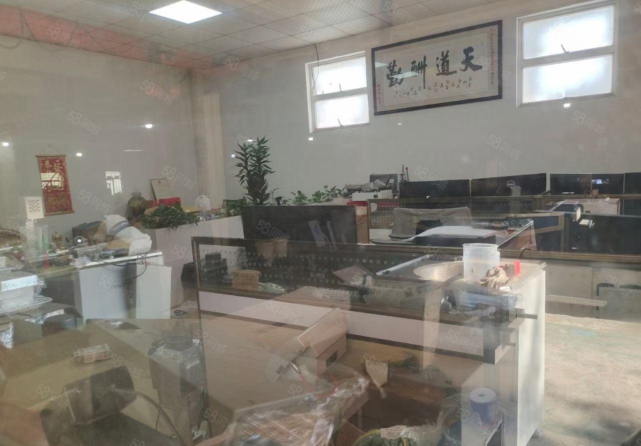 松岗高速路口原房东一楼1500平带行车精装修，厂房出租