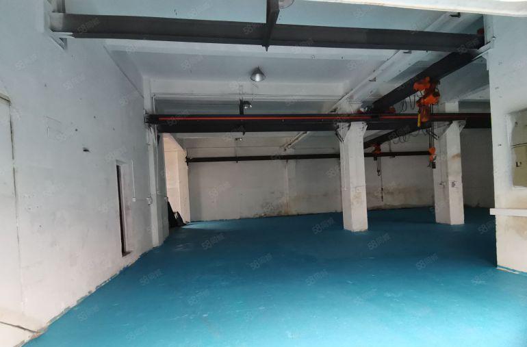 沙井黄埔一楼500平方厂房，有全新地坪漆，两部航车，水电齐全