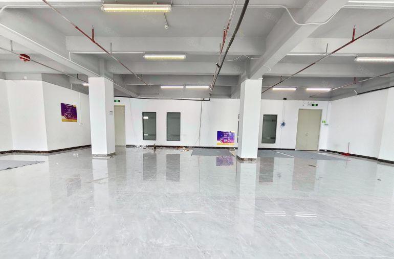 西乡固戍原房东厂房仓库出租，135平220平560平，带装修