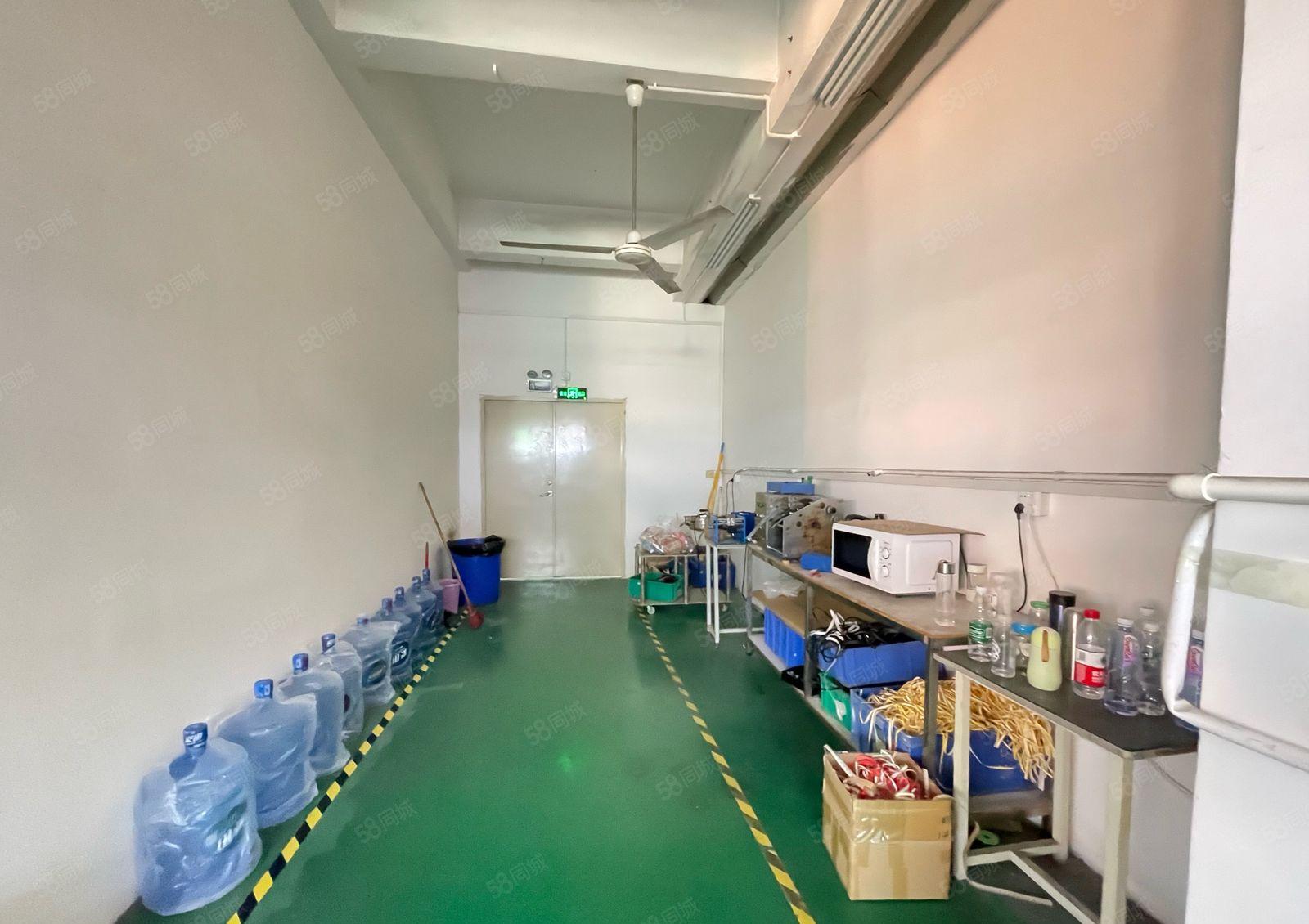 西乡簕竹角，大型工业区，电梯口位置，带装修400平厂房出租