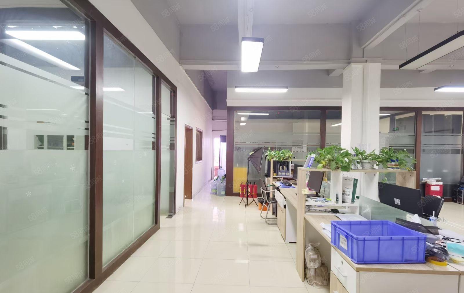 沙井共和新出楼上1500平方带装修无尘车间出租。