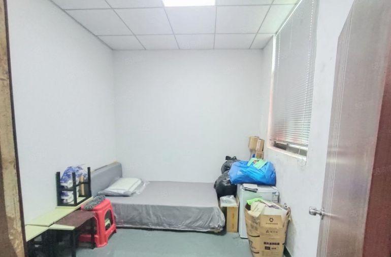 直租！西乡鹤洲大型工业区，带装修1300平厂房出租，拎包可用