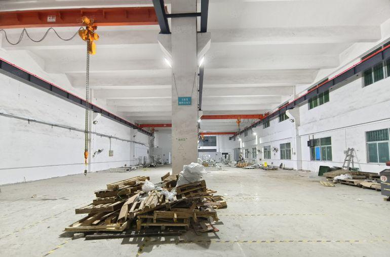 松岗一楼厂房出租3000平方300平起分水电齐全带航吊