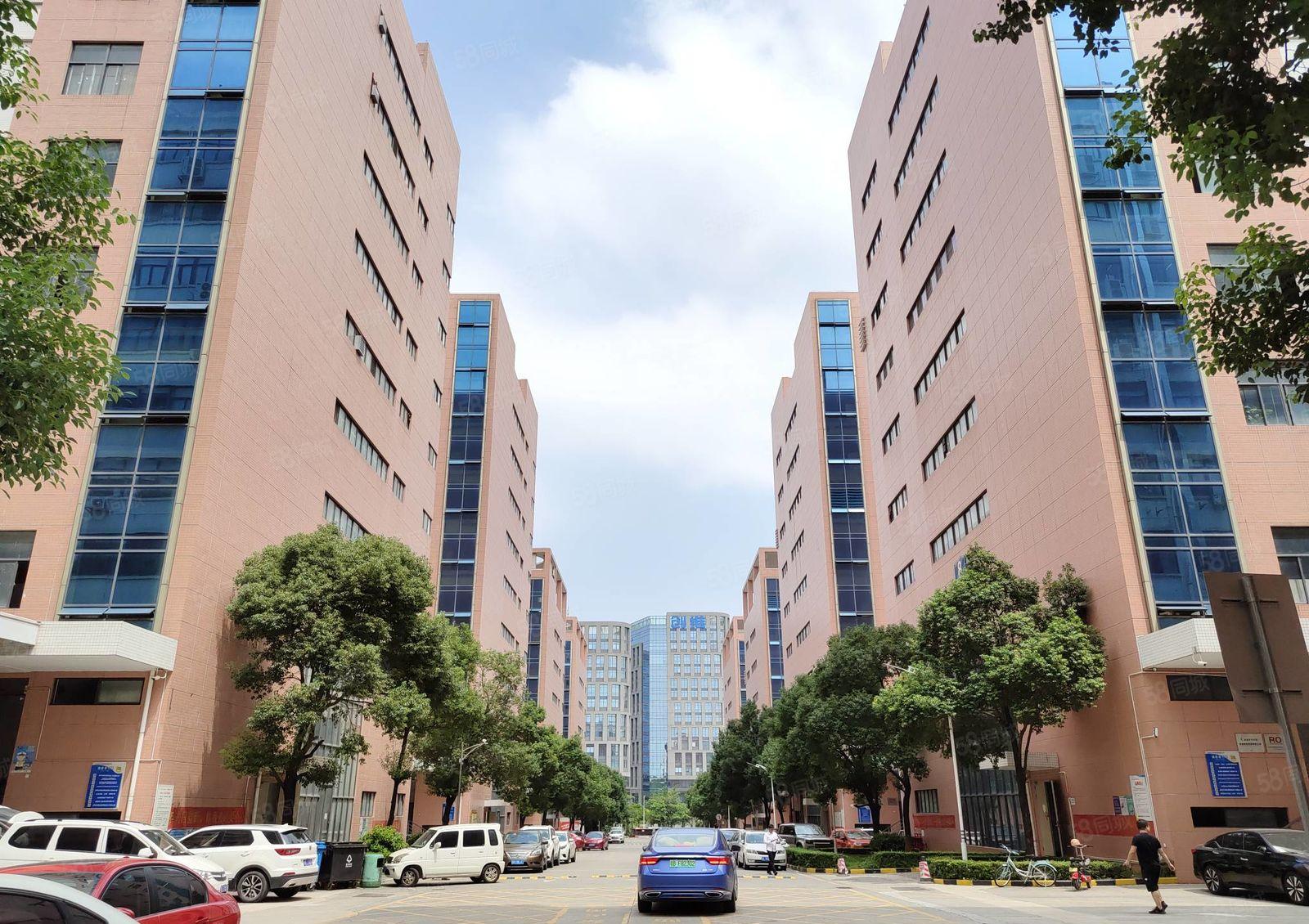 宝安区石岩原房东大型工业园900平厂房出租，现成精装修