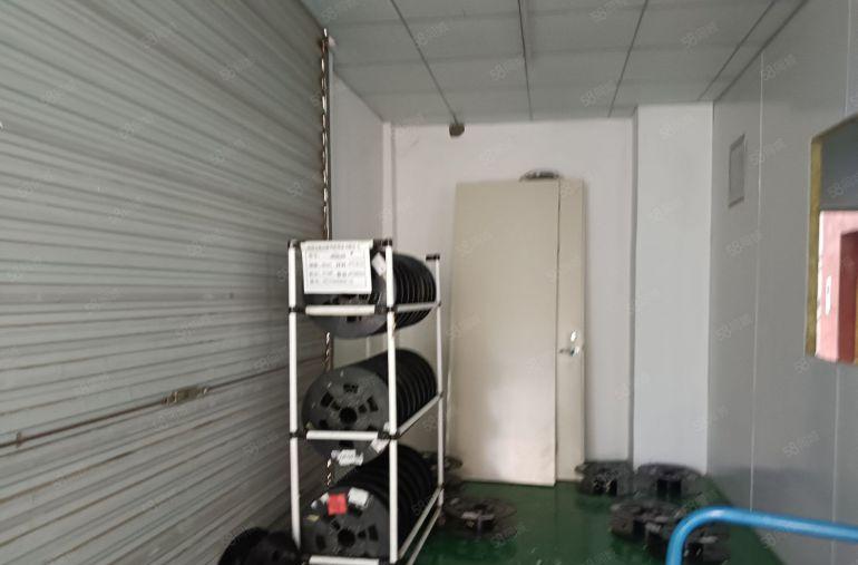 西乡鹤洲桥底附近楼上精装修1150平，有办公室！天花吊顶