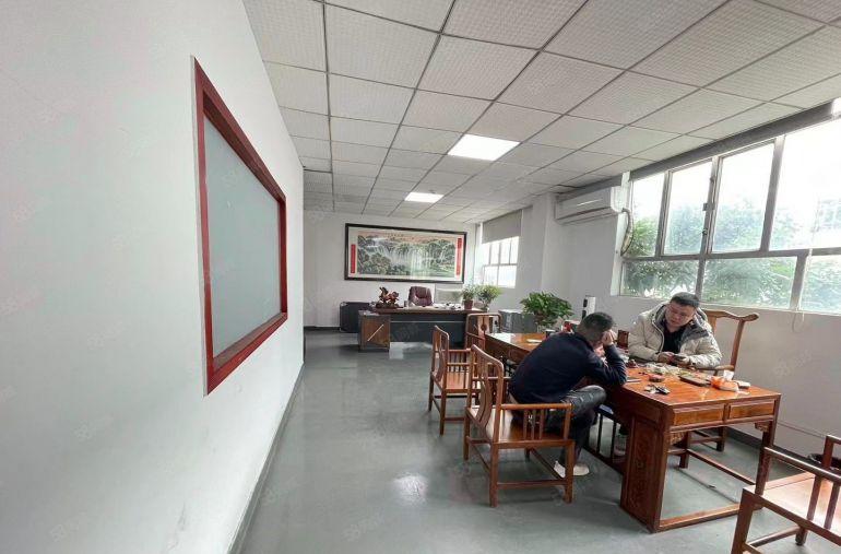 西乡固戍地铁站工业园，带装修560平厂房出租，租金便宜