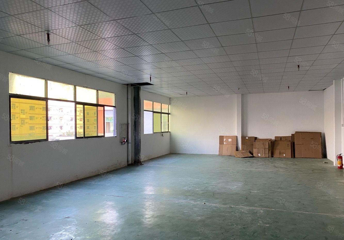 石岩汽车站旁，精装修小面积厂房200平，320平出租