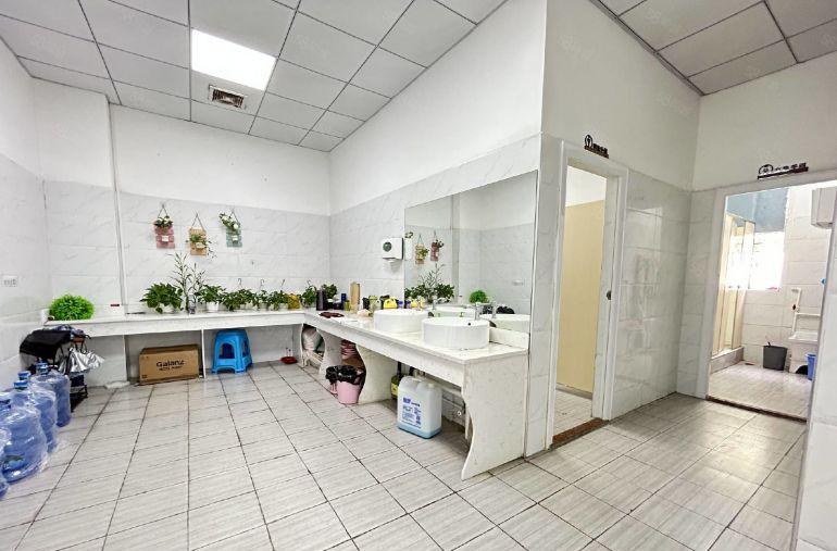 20元起松岗地铁口楼上300平精装修厂房出租仓库出租大小分租