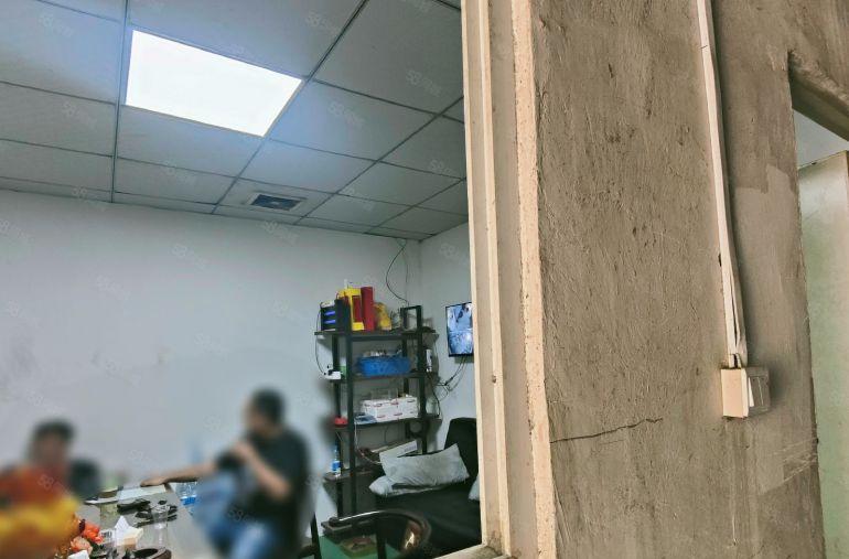 租23元每平零公摊！一楼钢构300平临主干道货车出入无忧