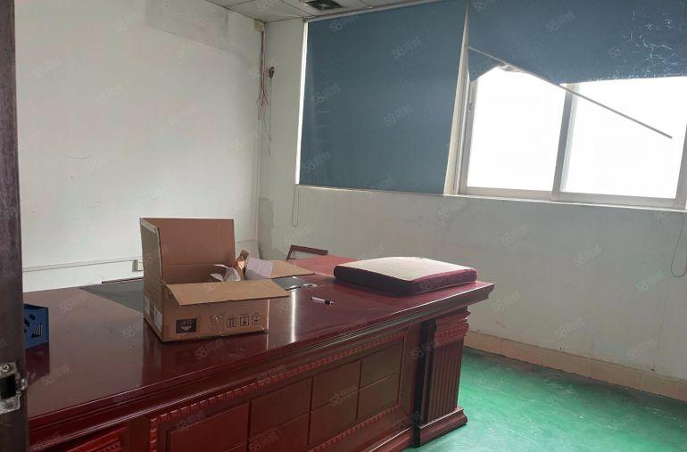 沙井新桥楼上500平精装修厂房带有两间办公室价格便宜可约看房