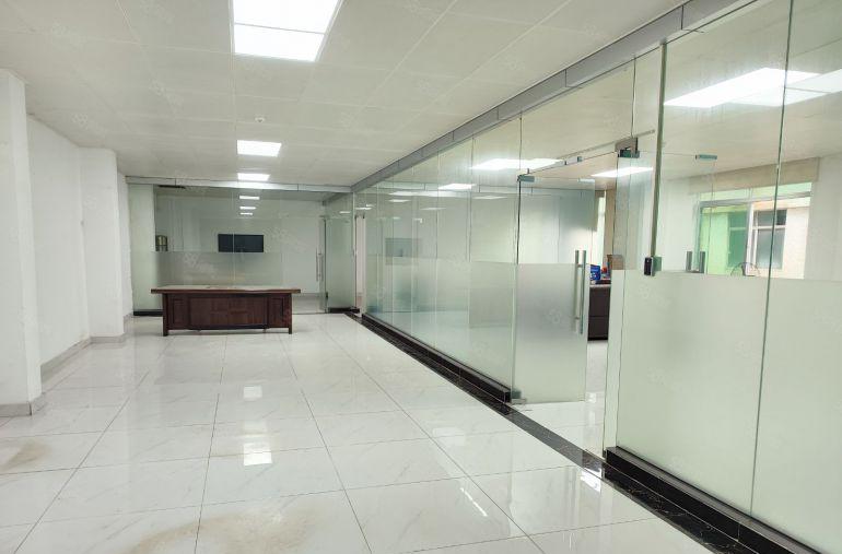 西乡黄田107国道边1350平精装修厂房仓库出租