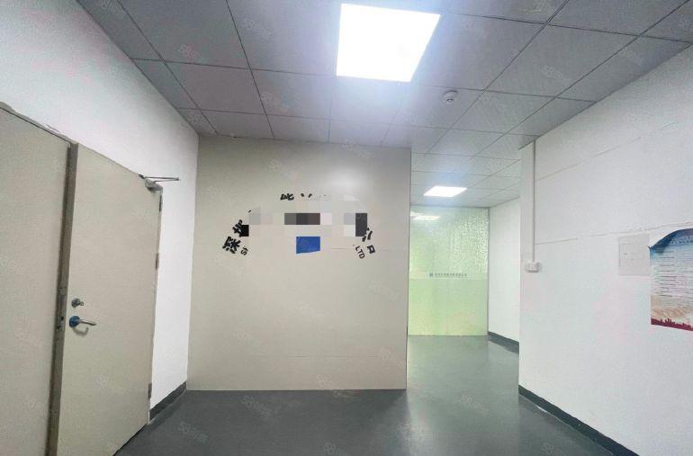 西乡固戍科技园，电梯口位置，带装修260平290平厂房出租