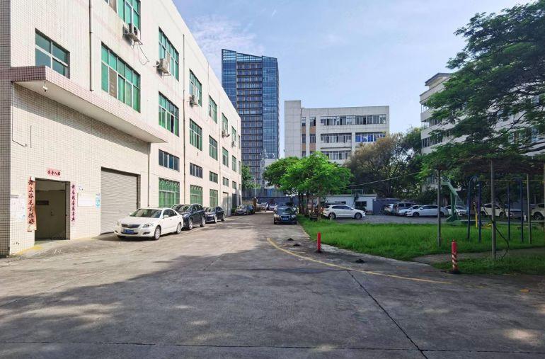 松岗原房东红本三层独院5400平空地大车位多形象好交通方便