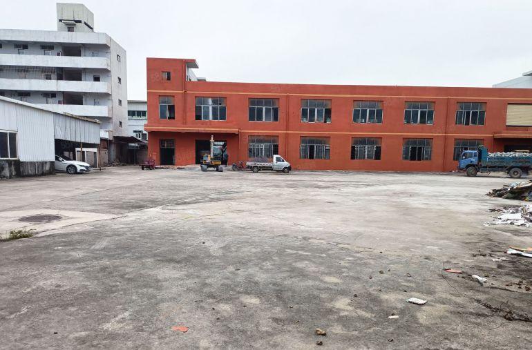 500平起租石岩汽车站附近独院4000平价格30过环评空地大