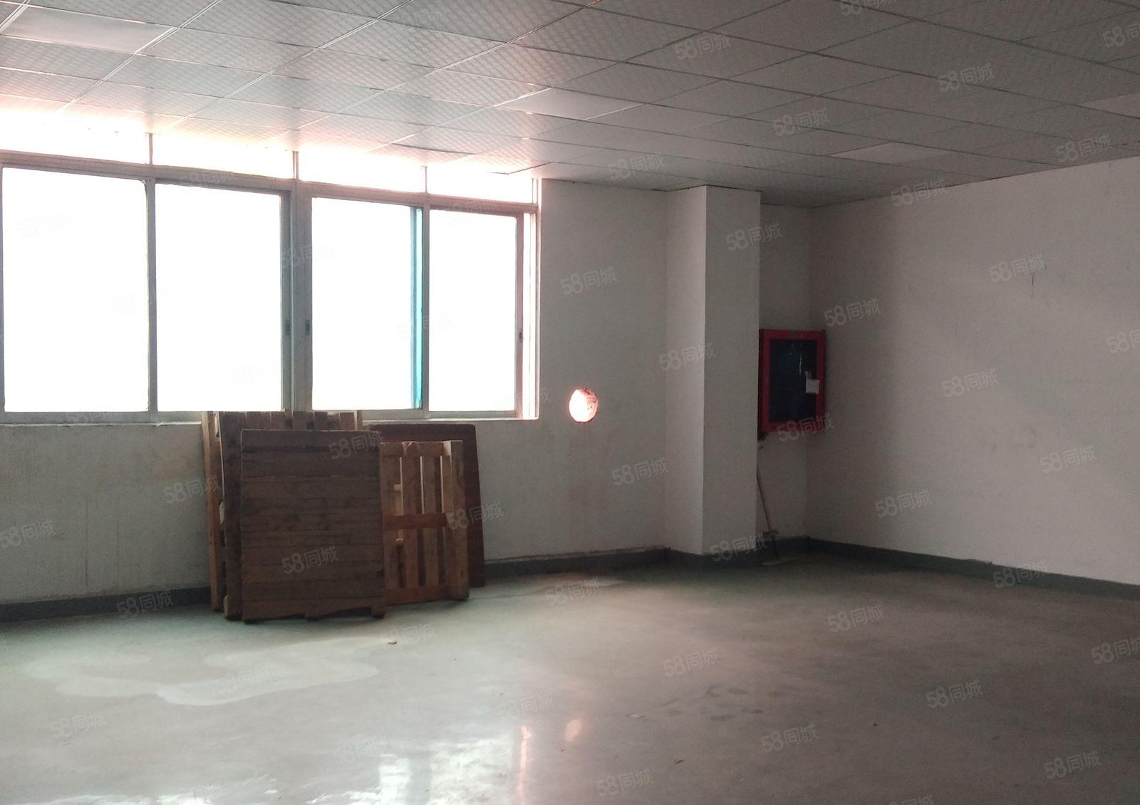 西乡鹤州洲石路边园区楼上精装修900平，现成水电天花吊顶