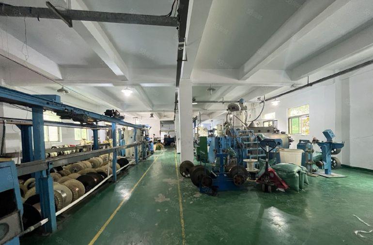 松岗罗田社区新空出独门独院1到3层3000平方，带红本厂房！