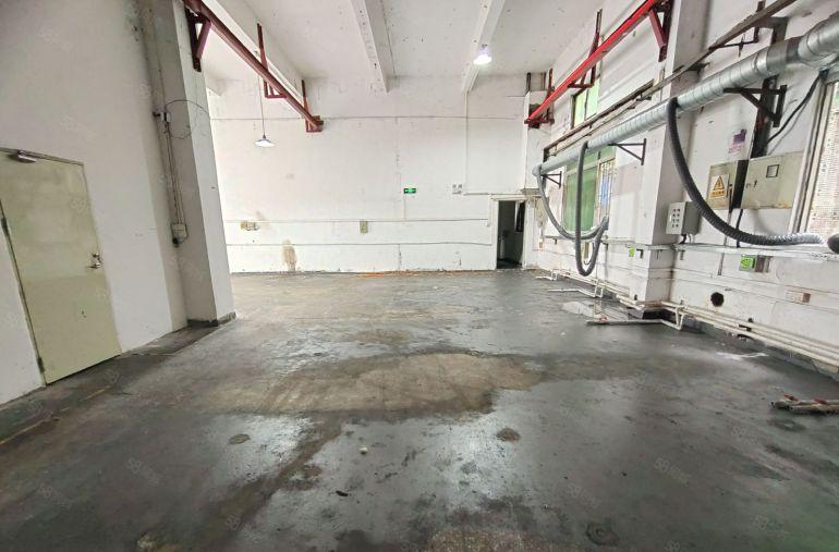 西乡固戍工业园，一楼带装修280平厂房出租，现成的行车办公室