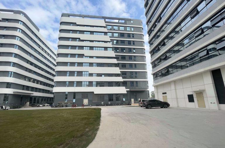 宝安新安地铁口附近 500平厂房低价出租 精装修 水电齐全