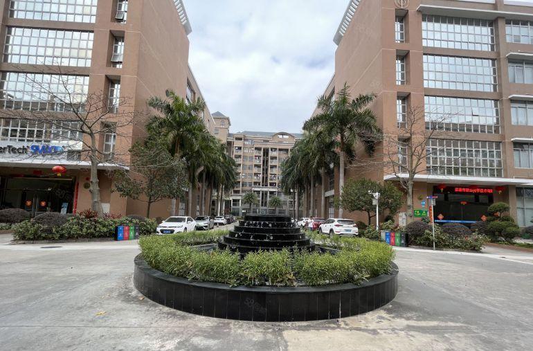 石岩石龙仔新出楼上带精装修厂房3000平出租，整层可分租