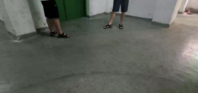 西乡，固戍工业区，楼上带装修260平厂房仓库出租，租金便宜！