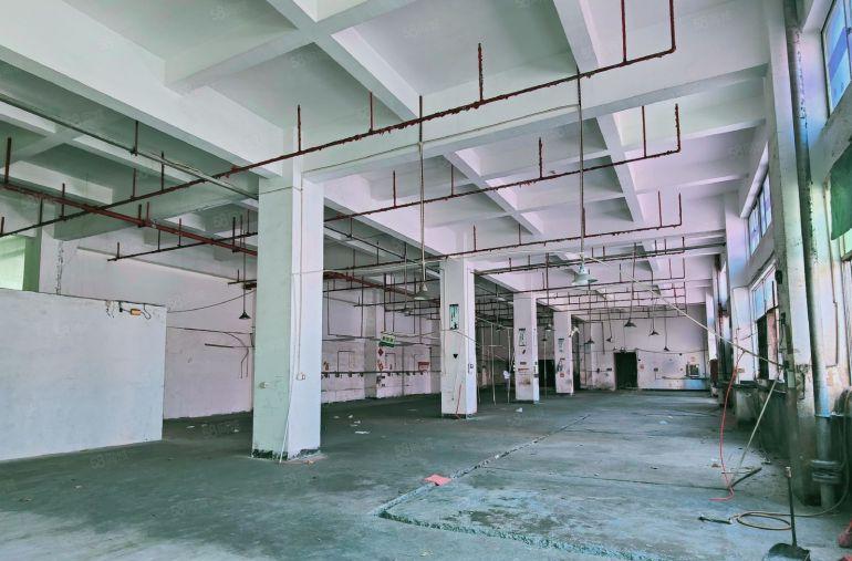 地铁口一楼1500平红本9成使用率层高5米位置形象俱佳