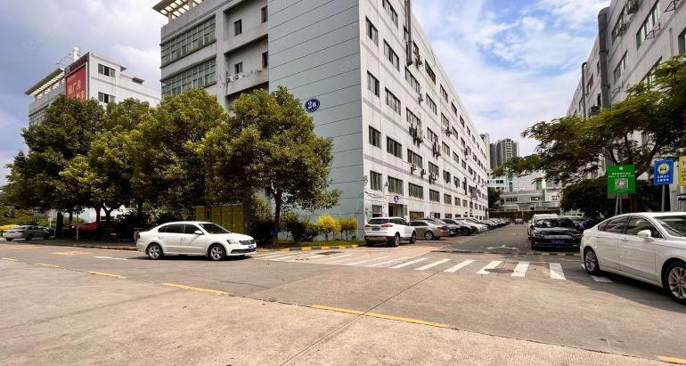 石岩高速口花园式红本重工一楼6.2米700平300平厂房出租