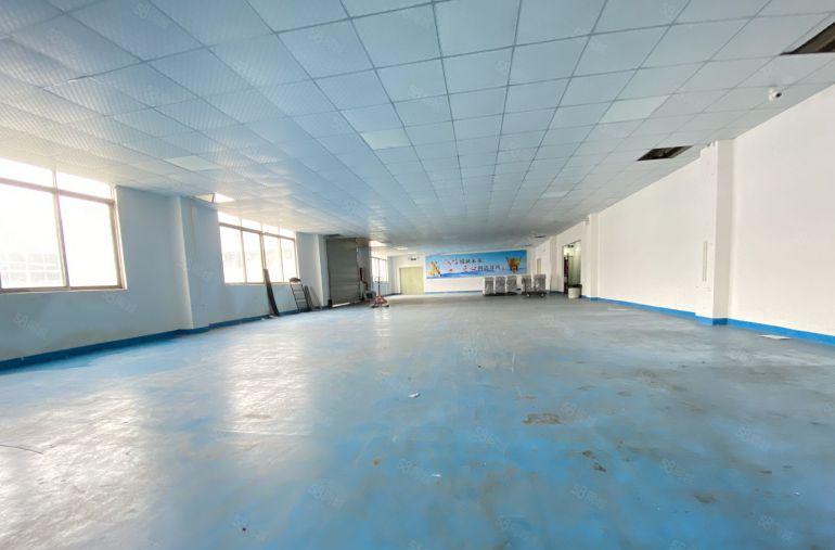 松岗潭头第三工业园区三楼800平方厂房出租带办公室地坪漆吊顶