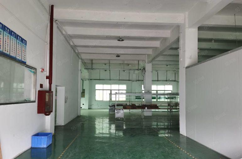 松岗地铁口一楼1500平带装修高5米红本过环评低价急租