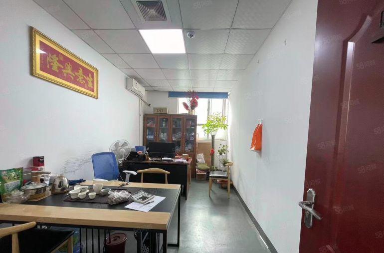 西乡固戍地铁站工业园，带装修560平厂房出租，租金便宜