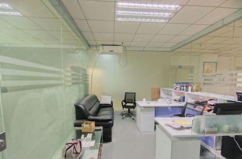 西乡，康桥书院附近，独立半层楼上650平精装修厂房，租金便宜