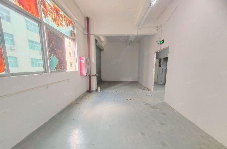 西乡，固戍工业园，原房东直租，带装修450平厂房，使用率8成