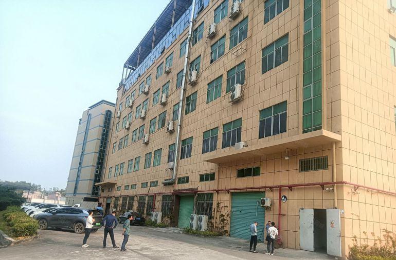 深圳宝安石岩厂房仓库出租外环路旁边大型产业园大小可分租