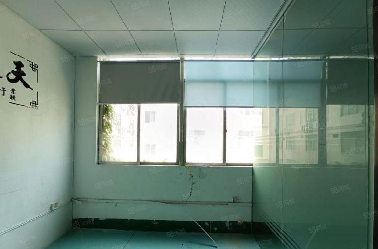 西乡固戍地铁站，大型工业园，带装修270平260平厂房出租