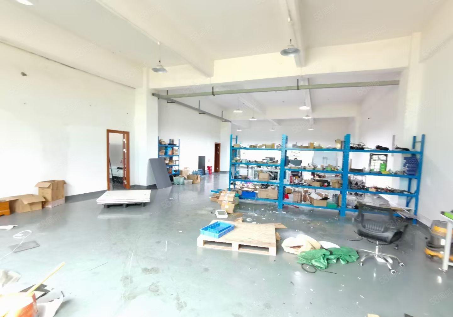 福永桥头地铁口附近楼上800平精装修厂房无转让费可分租