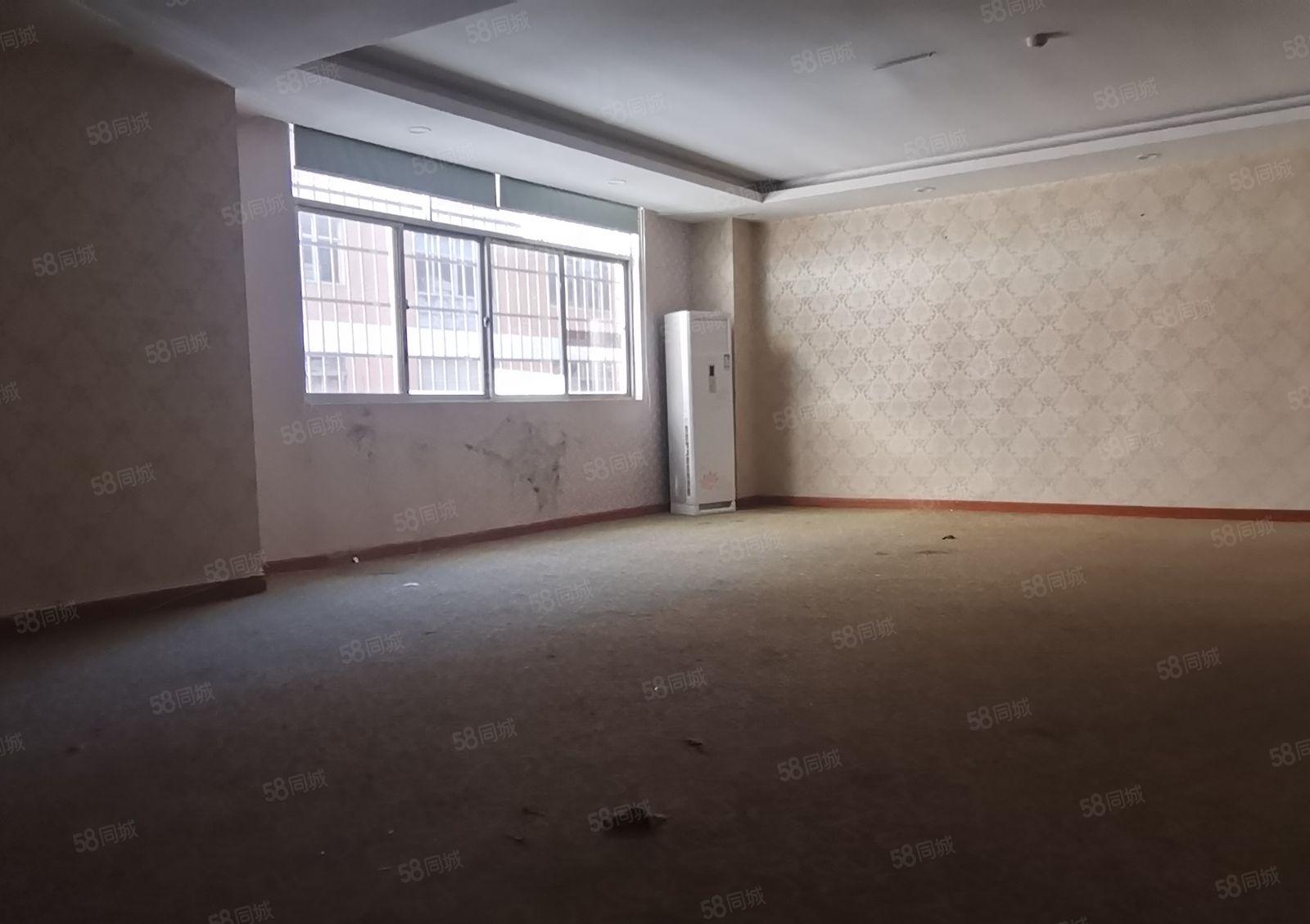 地铁口厂房出租，可做电商，直播，仓库，加工等，有车位好停车