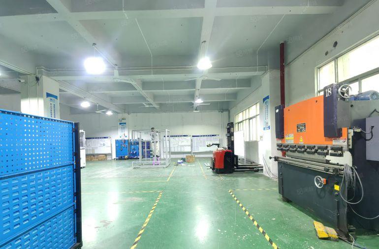 西乡12号线宝田站，3楼850平精装厂房出租！现成装修，直租
