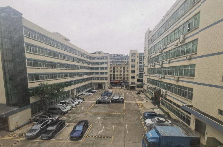 石岩料坑工业园精装修原房东厂房出租1500平无公摊大小可分