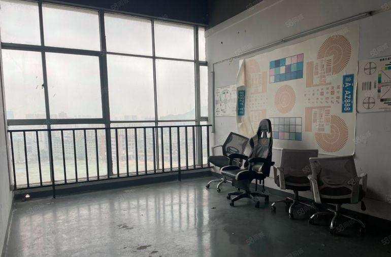 沙井新桥楼上1500平精装修厂房停车位充足价格便宜拎包生产