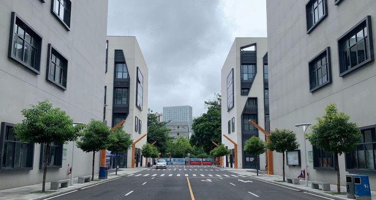 出租石岩石龙仔红本厂房600平起合同5年带喷淋原房东带装修