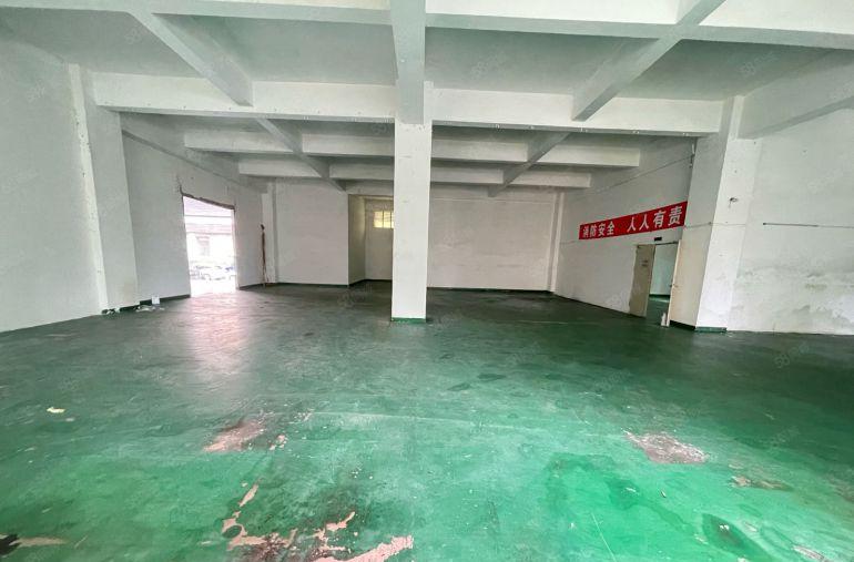 西乡鹤洲工业区，一楼带装修500平厂房出租，租金40元