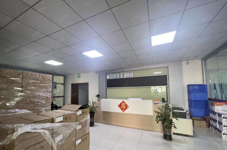 20元起松岗地铁口楼上800平精装修厂房出租仓库出租大小分租