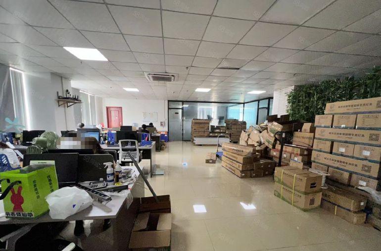 沙井后亭地铁站附近工业园楼上450平现成办公室精装修厂房出租