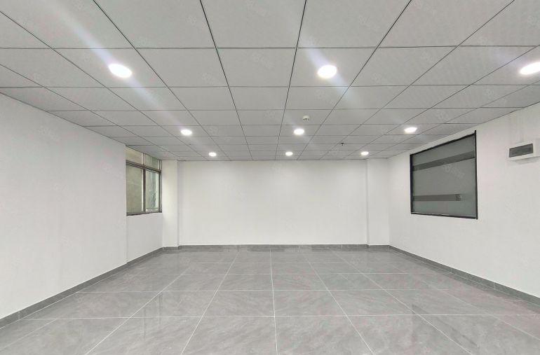 西乡固戍小面积办公厂房出租，100平起，带两吨货梯，可做生产