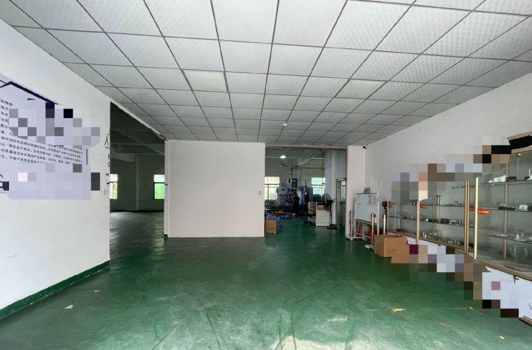 西乡鹤洲工业区，一楼带装修500平厂房出租，租金40元