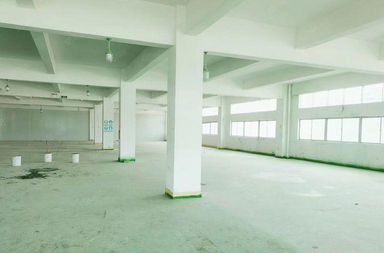 580平平小面积分租厂房另一家已经隔好墙