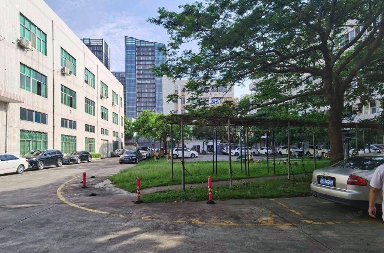 松岗原房东红本三层独院5400平空地大车位多形象好交通方便