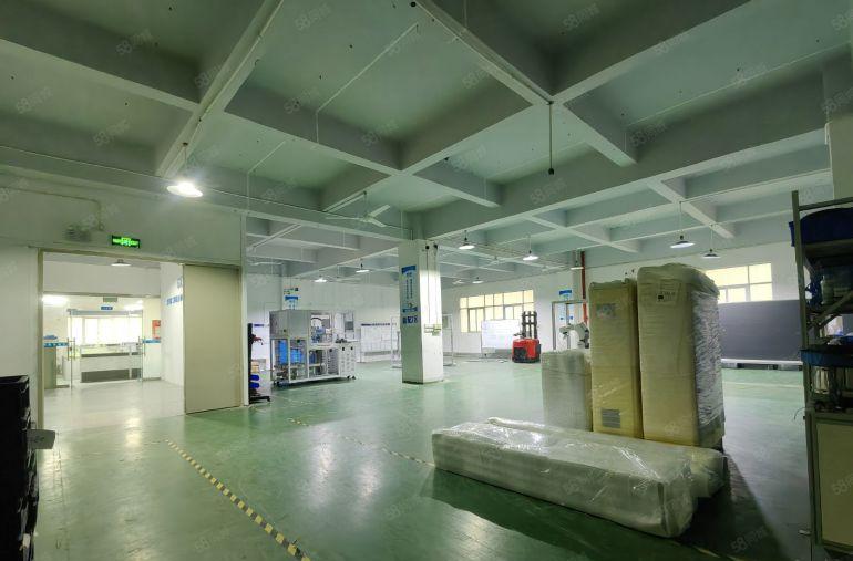西乡12号线宝田站，3楼850平精装厂房出租！现成装修，直租