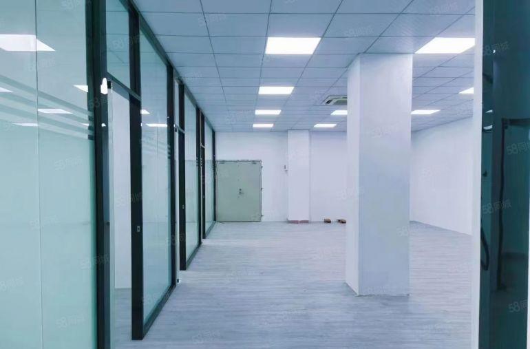 西乡地铁口旁工业区楼上800平厂房出租带现成装修可以拎包入住