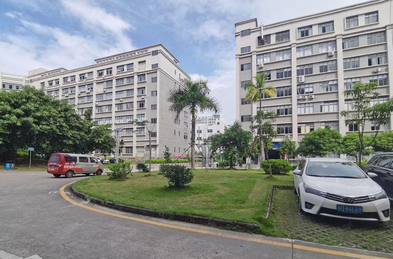 石岩水田新出楼上二三楼4000平精装红本厂房低价出租！