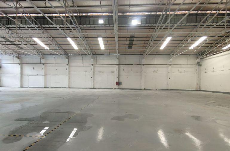 西乡航城街道边，大型工业园，一楼1600平钢结构，层高13米